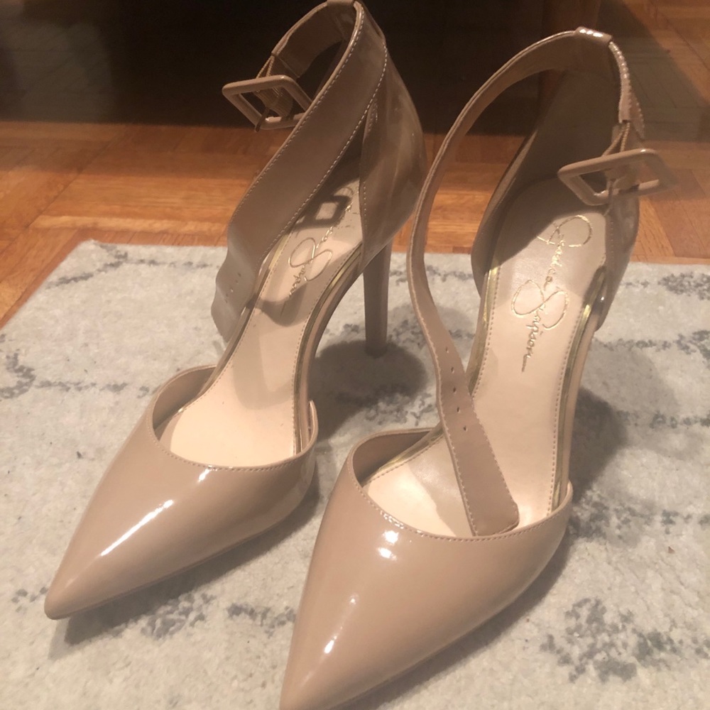 NWOT Jessica Simpson nude pointed pump
